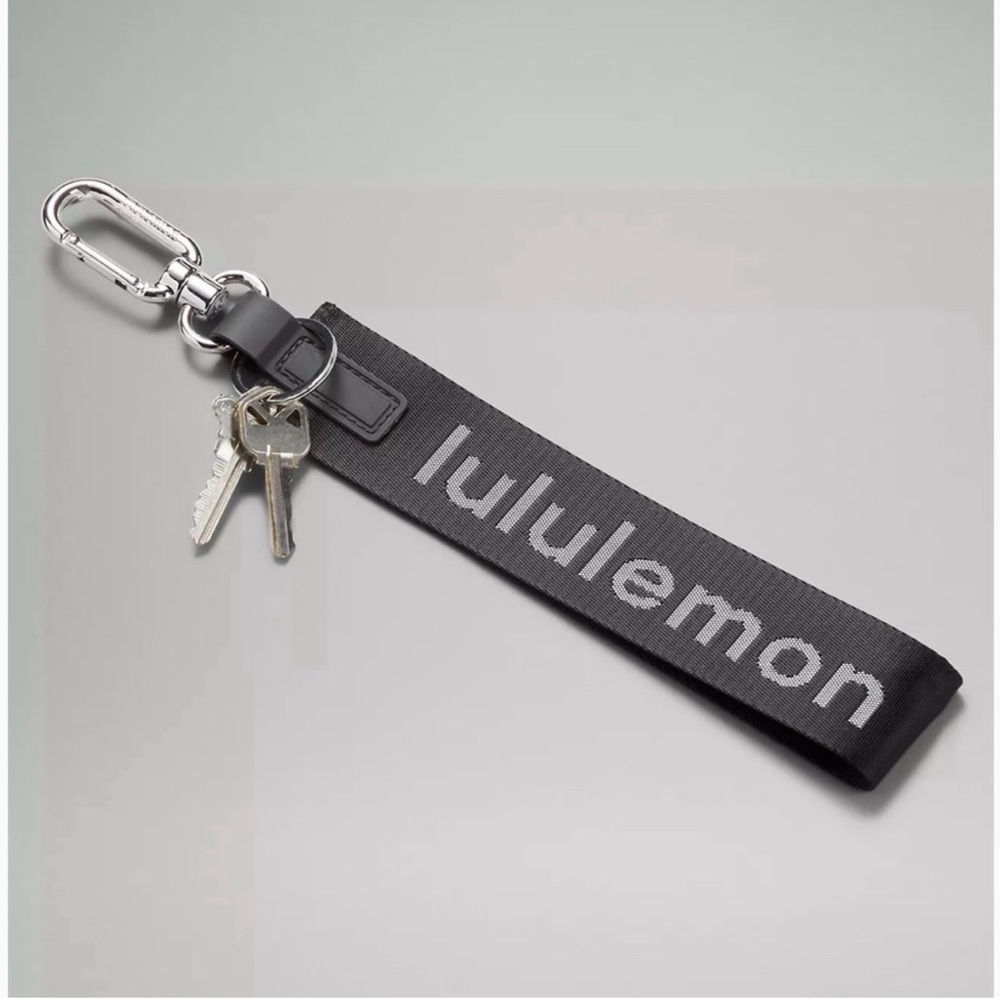 Lululemon Never Lost Keychain - Black/White